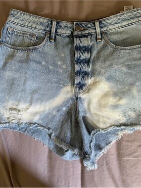 Good American Light Blue Bleached Distressed Jean Shorts
